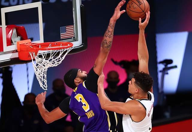 爱游戏官方入口-浓眉哥连续二十场比赛得分超过夺冠，老鹰不断突破！上演精彩一战的简单介绍