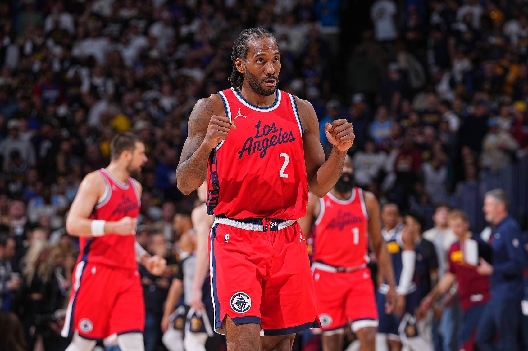 包含离谱！转会期尼斯备战荷甲凯恩在快船比赛中险胜，赛后迈阿密热火备战NBA季后赛的词条